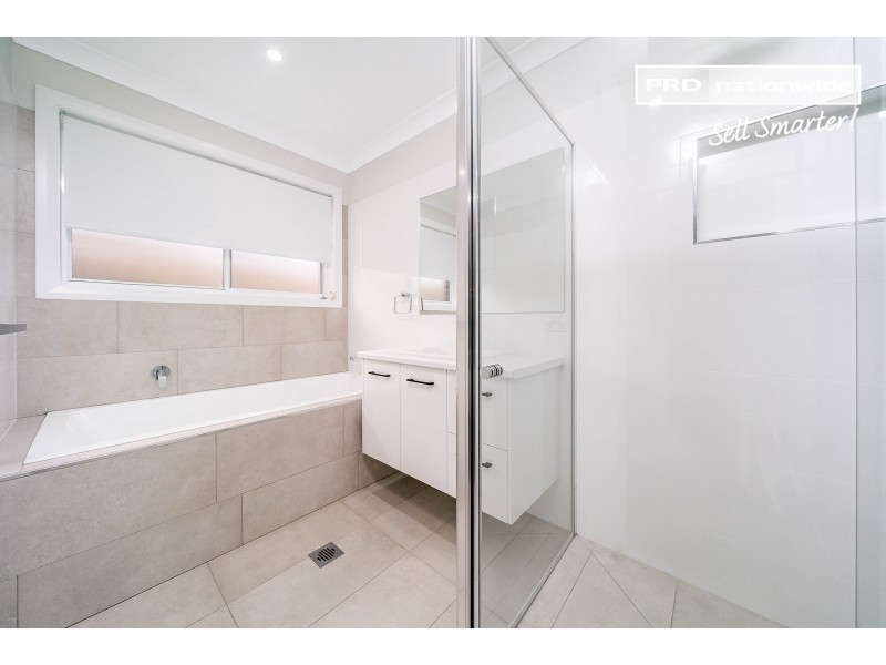 2/8 Wylie Court, Boorooma NSW 2650