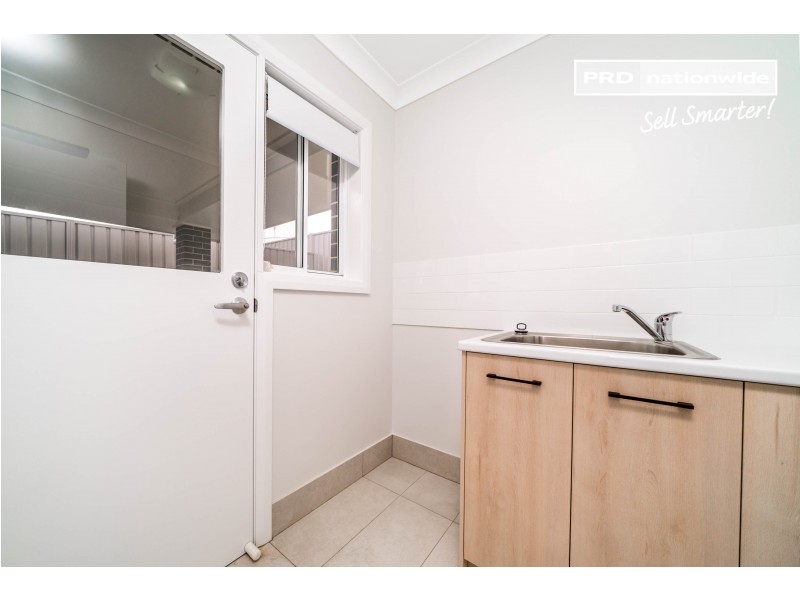 2/8 Wylie Court, Boorooma NSW 2650