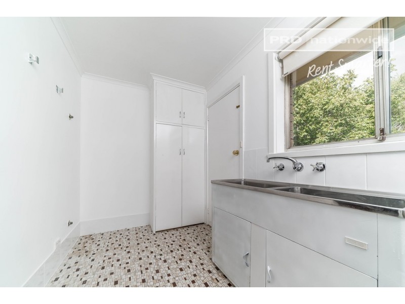 4 Oleander Crescent, Lake Albert NSW 2650