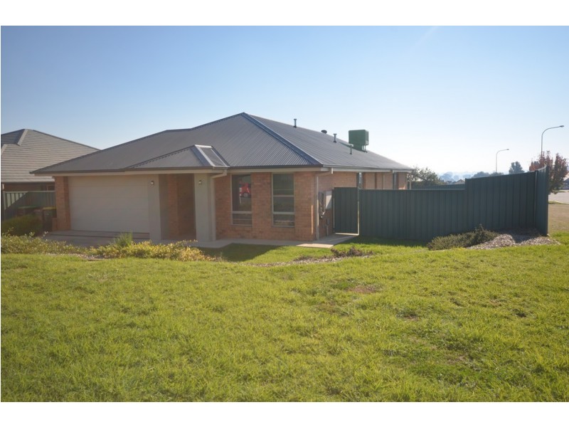 18 Hazelwood Drive, Forest Hill NSW 2651