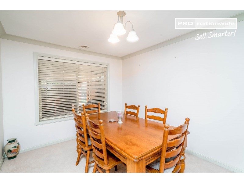 28 Roberts Way, Kooringal NSW 2650
