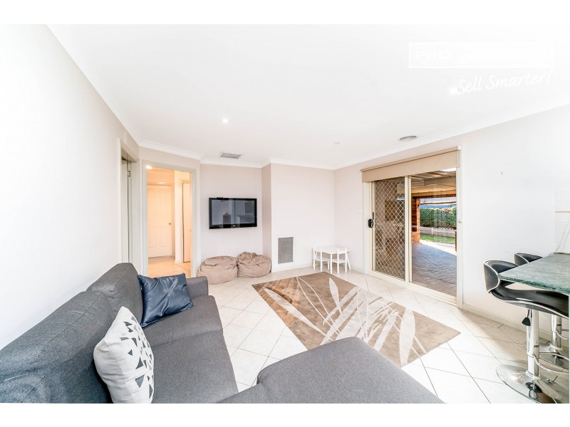 28 Roberts Way, Kooringal NSW 2650