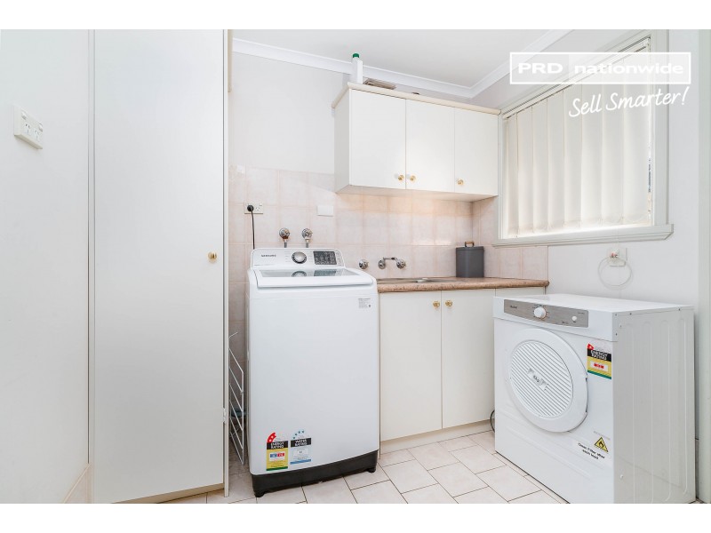 28 Roberts Way, Kooringal NSW 2650