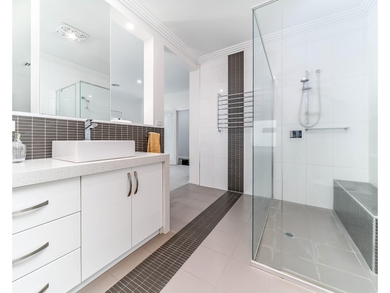 567 Kooringal Road, Lake Albert NSW 2650