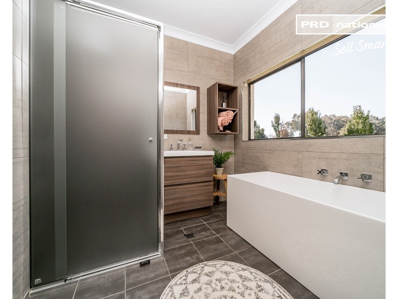 567 Kooringal Road, Lake Albert NSW 2650