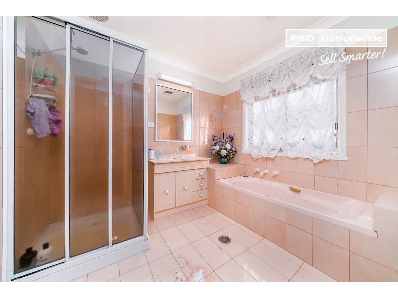 113 Dalkeith Avenue, Lake Albert NSW 2650