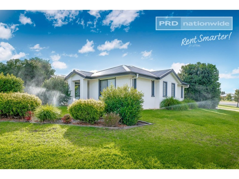 2 Warambee Crescent, Glenfield Park NSW 2650
