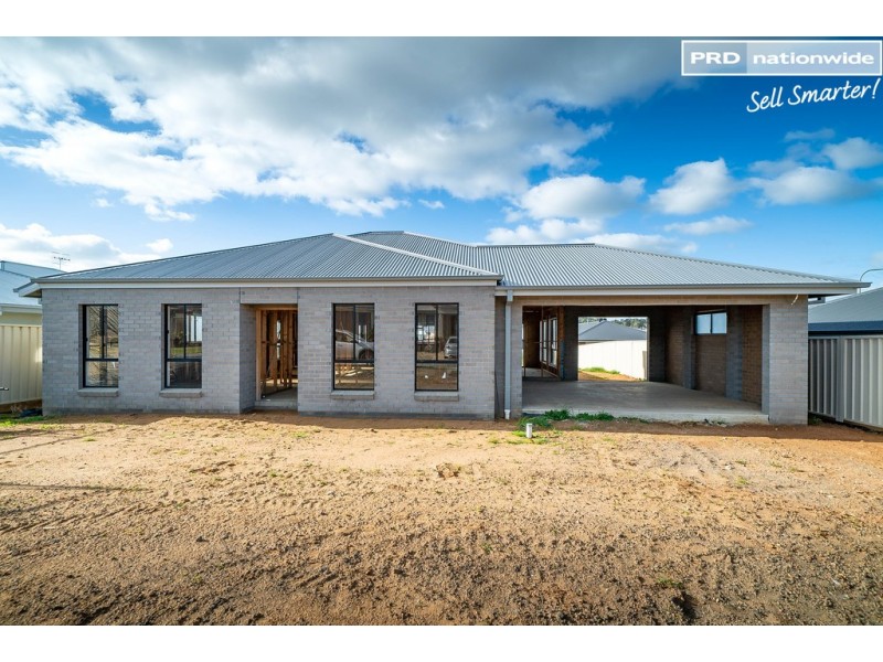 18 Mugga Street, Gobbagombalin NSW 2650