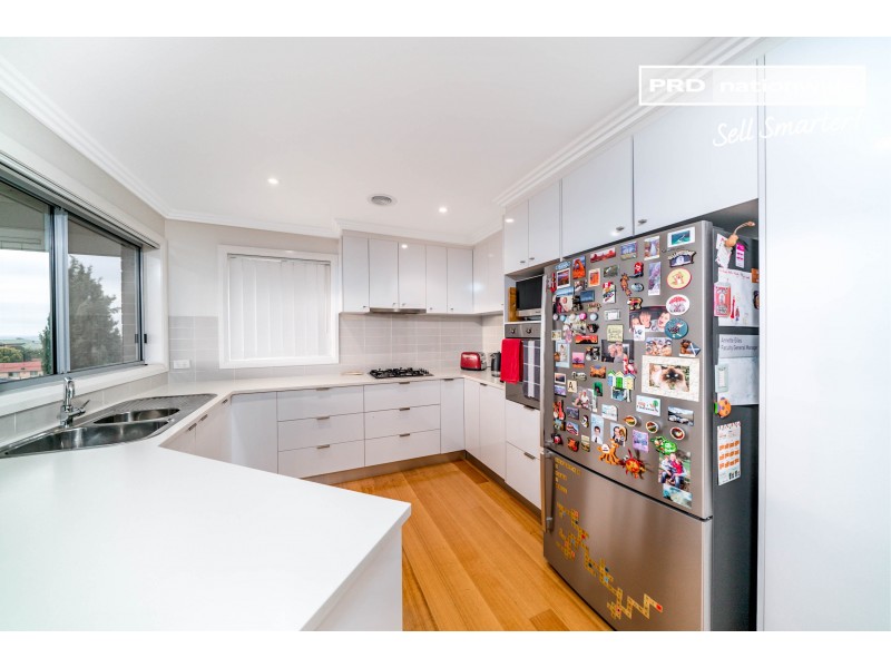 2/94 Brooklyn Drive, Bourkelands NSW 2650