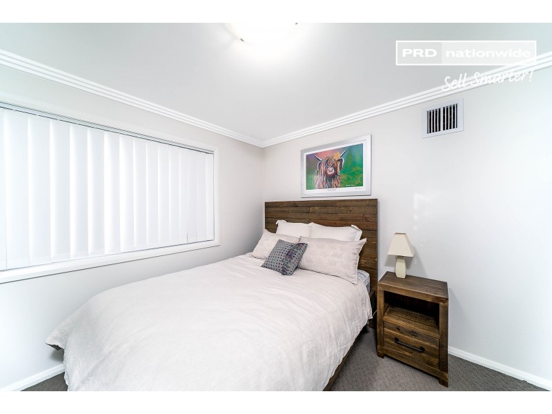 2/94 Brooklyn Drive, Bourkelands NSW 2650