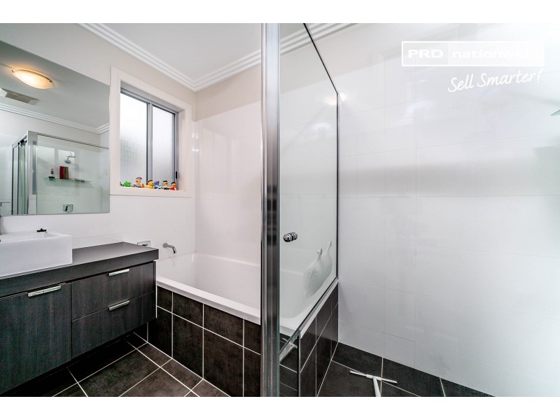 2/94 Brooklyn Drive, Bourkelands NSW 2650