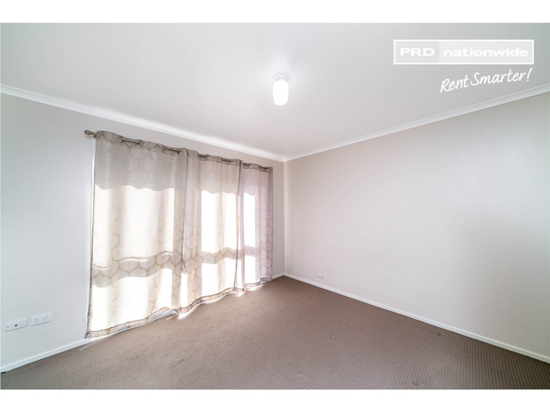 63 Undurra Drive, Glenfield Park NSW 2650