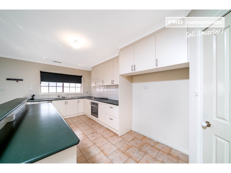 20 Paldi Crescent, Glenfield Park NSW 2650