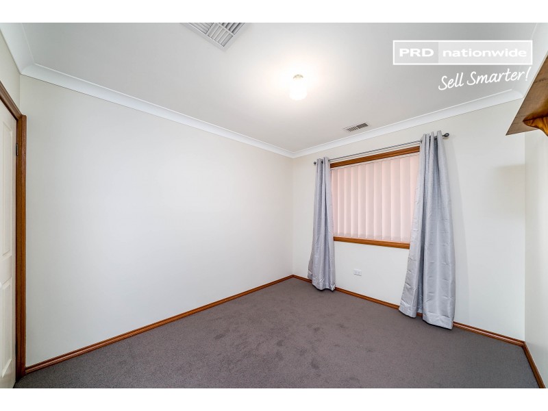 20 Paldi Crescent, Glenfield Park NSW 2650