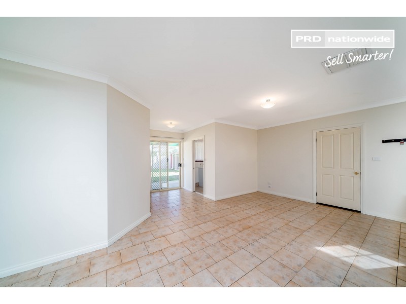20 Paldi Crescent, Glenfield Park NSW 2650