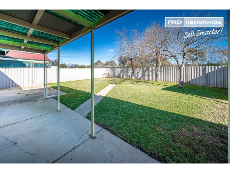 20 Paldi Crescent, Glenfield Park NSW 2650