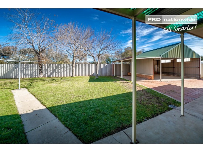 20 Paldi Crescent, Glenfield Park NSW 2650