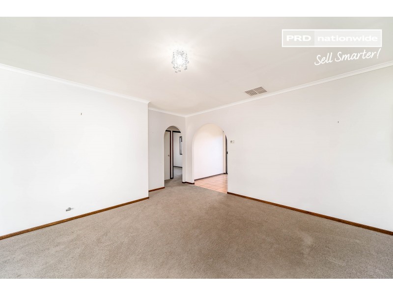 1/14 Canola Place, Estella NSW 2650