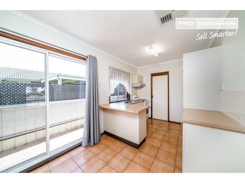 1/14 Canola Place, Estella NSW 2650