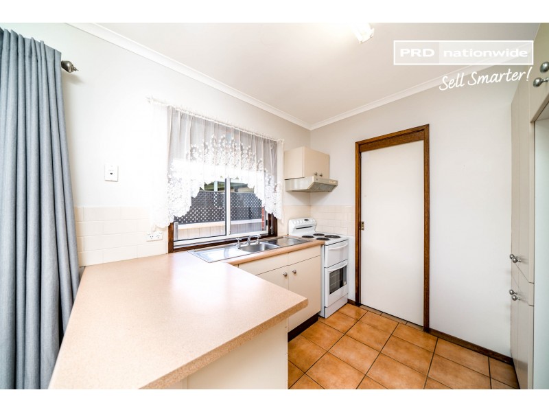 1/14 Canola Place, Estella NSW 2650