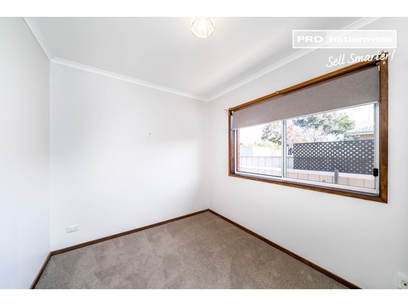 1/14 Canola Place, Estella NSW 2650