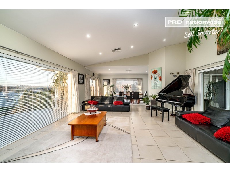 8 Clifton Street, Bourkelands NSW 2650