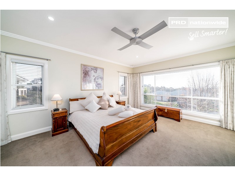 8 Clifton Street, Bourkelands NSW 2650