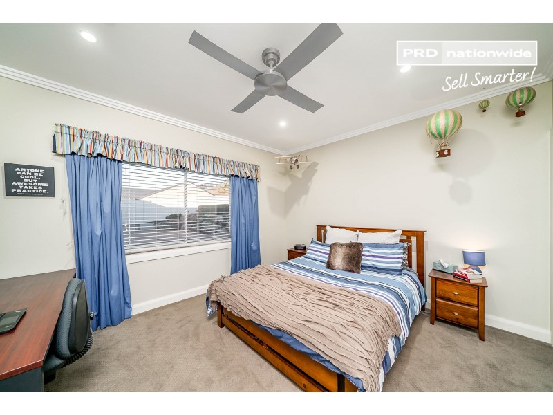 8 Clifton Street, Bourkelands NSW 2650