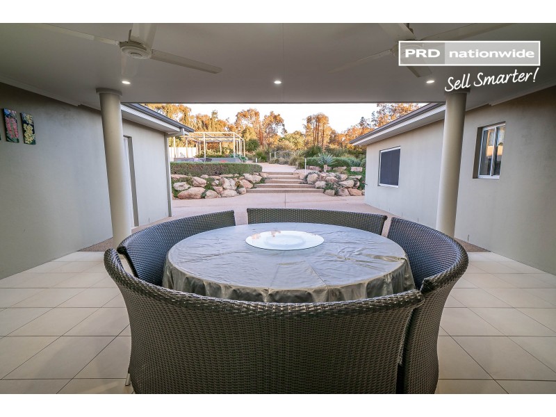 8 Clifton Street, Bourkelands NSW 2650