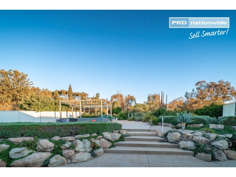 8 Clifton Street, Bourkelands NSW 2650