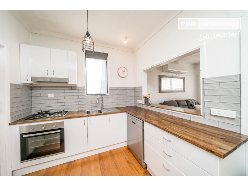 6 McDonough Avenue, Mount Austin NSW 2650