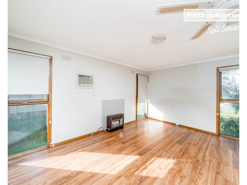 15 Chifley Crescent, Kooringal NSW 2650