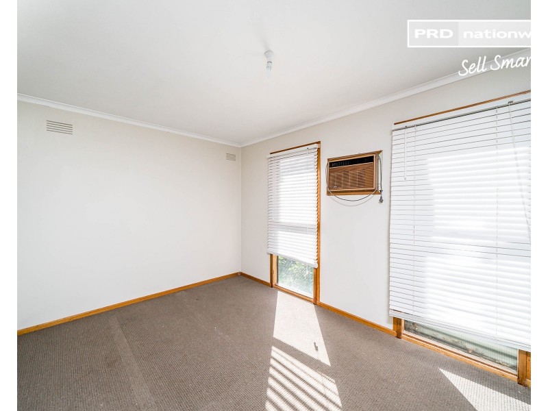 15 Chifley Crescent, Kooringal NSW 2650