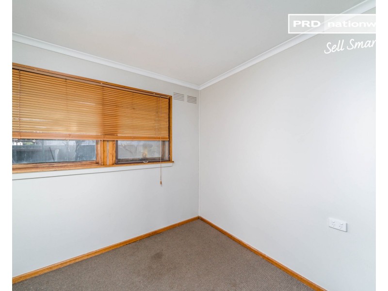 15 Chifley Crescent, Kooringal NSW 2650