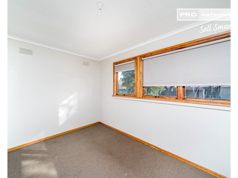15 Chifley Crescent, Kooringal NSW 2650