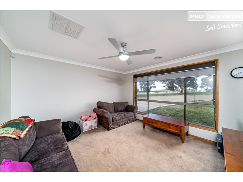 4 Scarborough Way, Gumly Gumly NSW 2652
