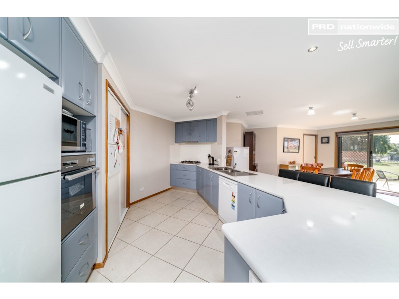 4 Scarborough Way, Gumly Gumly NSW 2652