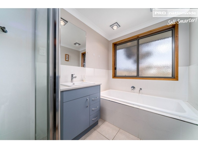 4 Scarborough Way, Gumly Gumly NSW 2652