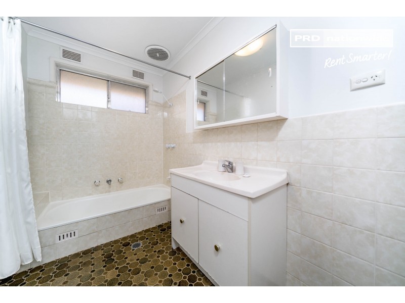 446 Lake Albert Road, Lake Albert NSW 2650