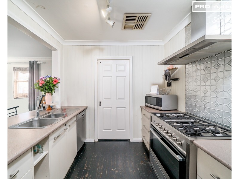 23 Gilmore Avenue, Mount Austin NSW 2650
