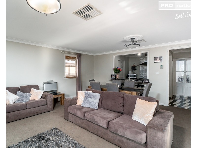 23 Gilmore Avenue, Mount Austin NSW 2650