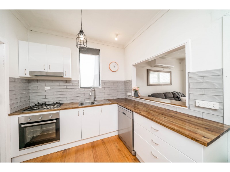 6 McDonough Avenue, Mount Austin NSW 2650