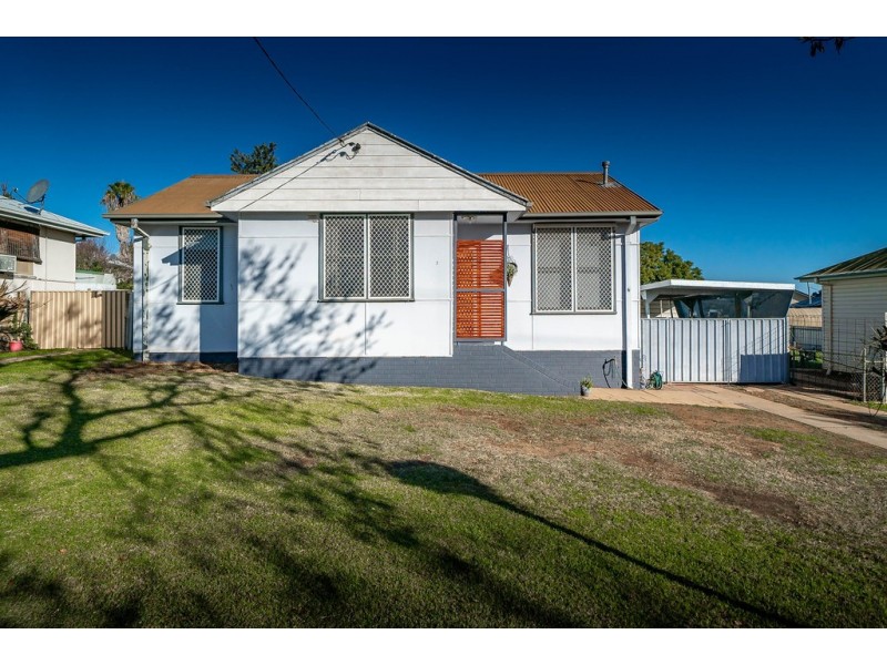 6 McDonough Avenue, Mount Austin NSW 2650