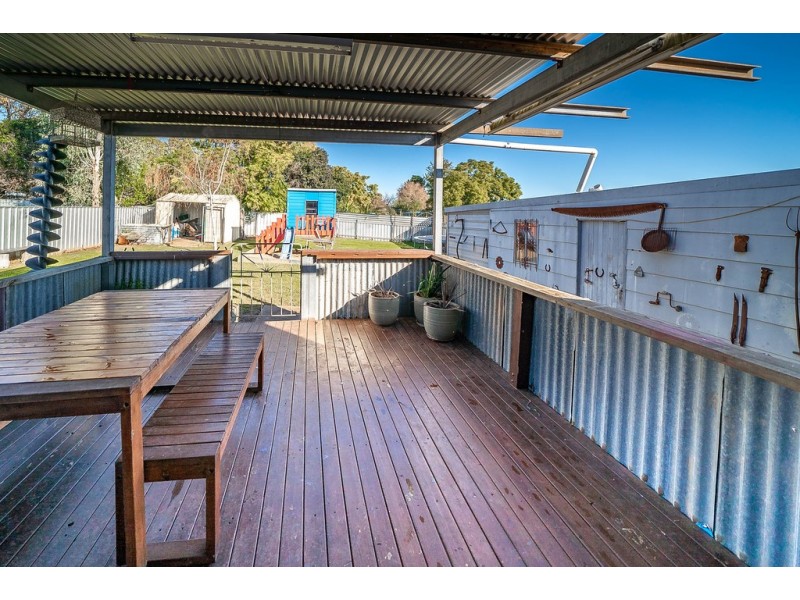 6 McDonough Avenue, Mount Austin NSW 2650