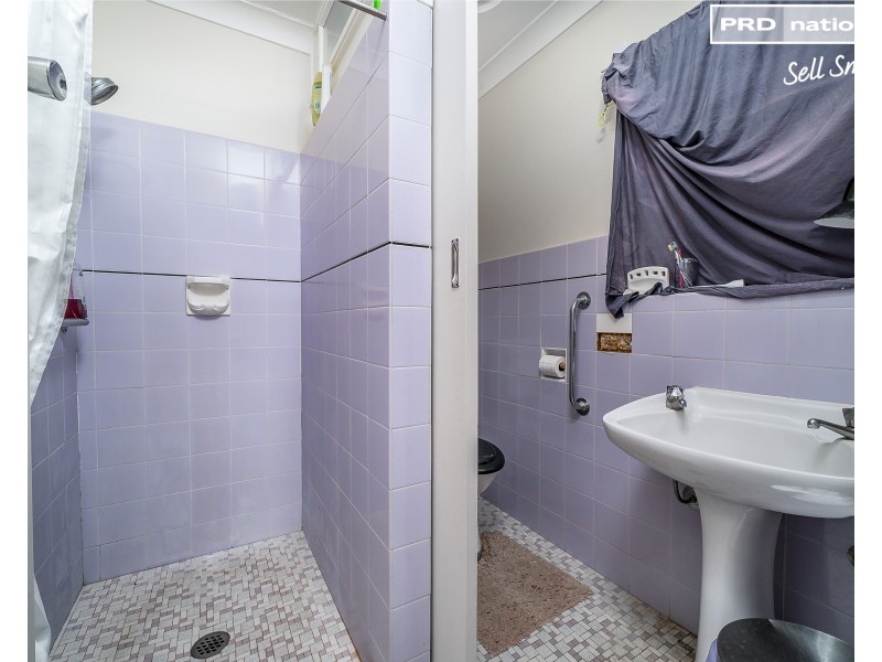 1-3/7 Manoora Avenue, Mount Austin NSW 2650