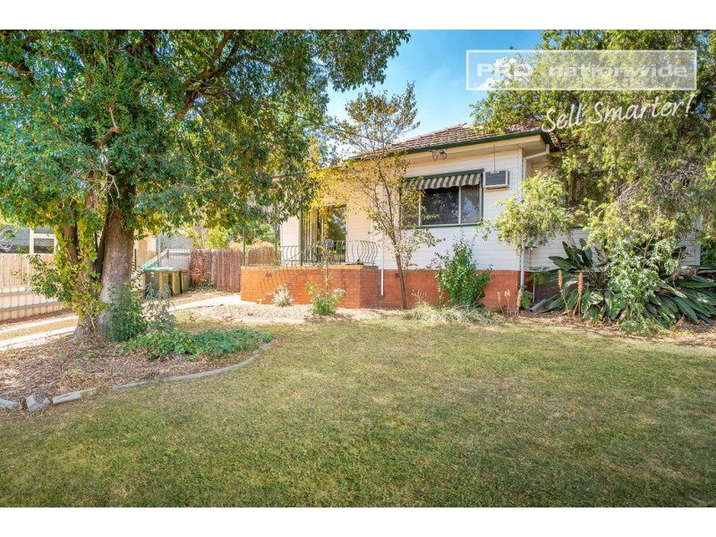 1 Waranga Avenue, Mount Austin NSW 2650
