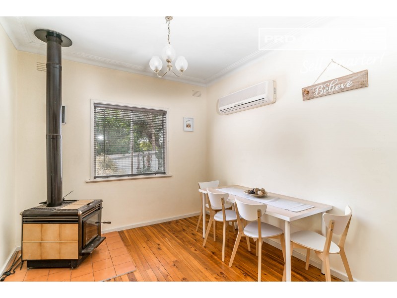 1 Waranga Avenue, Mount Austin NSW 2650