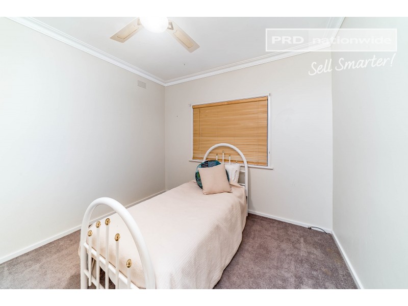 1 Waranga Avenue, Mount Austin NSW 2650