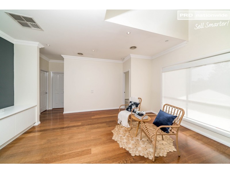 72 Jack Avenue, Mount Austin NSW 2650