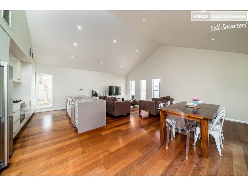 72 Jack Avenue, Mount Austin NSW 2650